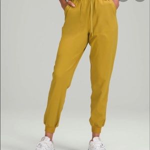 Lululemon high rise joggers. Size 4